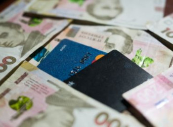 Середня зарплата в Україні у березні зросла до 30,4 тис. грн