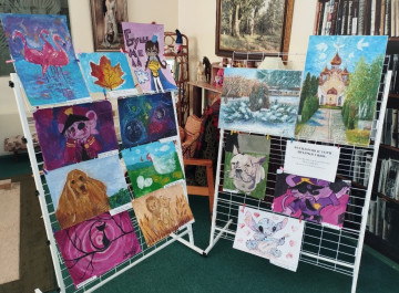У Славутичі відкрили виставку дитячих малюнків «Кольорові історії дитячої уяви»