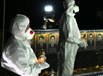 Працівники ЧАЕС заступили на почесну варту у ніч пам'яті Чорнобиля