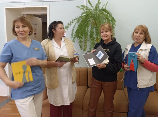 Славутицька бібліотека приносить книги навіть туди, де їх не чекають: як працює філія в лікарні фото Славутицька бібліотека приносить книги навіть туди, де їх не чекають: як працює філія в лікарні фото