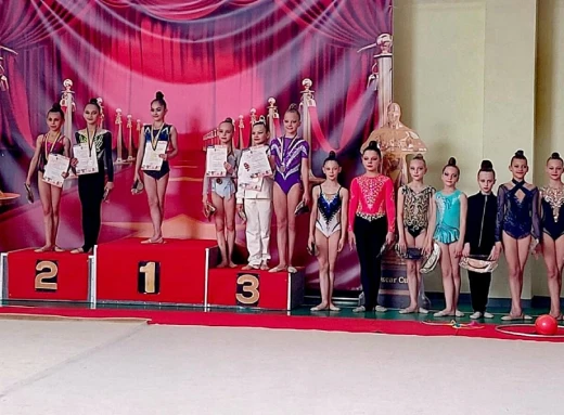 Блискучі досягнення: Славутичанки здобули нагороди на Чемпіонаті з художньої гімнастики фото