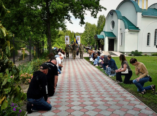 У Славутичі попрощалися із захисником Василем Яковлєвим фото У Славутичі попрощалися із захисником Василем Яковлєвим фото