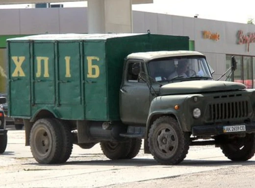 На прикордонні Чернігівщини водія автомобіля, який доставляв хліб у місцевий магазин, атакували росіяни фото