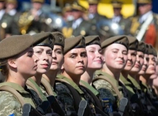 Шістдесят тисяч жінок служать у лавах ЗСУ, - Міністерство оборони України фото