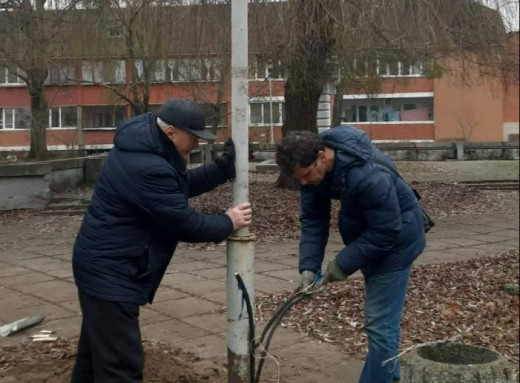 У Ризькому кварталі Славутича триває ремонт зовнішнього освітлення фото