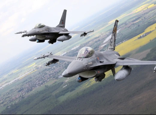 Нідерланди дозволили Україні використати 24 своїх F-16 для завдання ударів по території рф фото