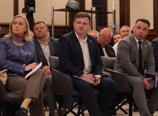 У Славутичі обговорили гаряче харчування для школярів на новий навчальний рік фото