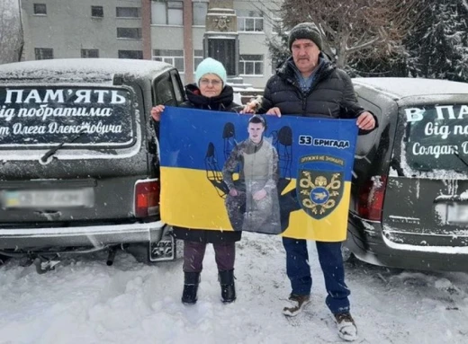В пам'ять про героїчного сина: Родина з Чернігівщини купила два авто для ЗСУ фото