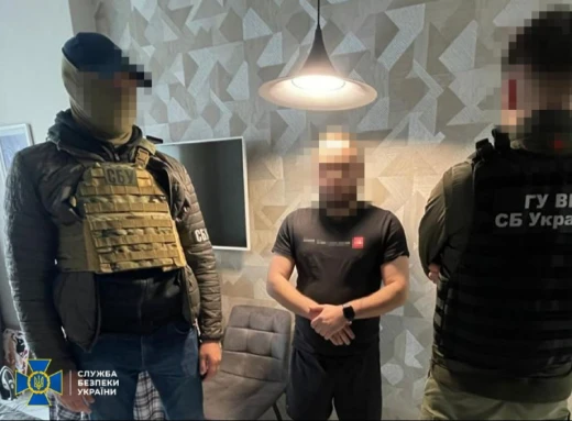 У Києві затримано шахрая, який вимагав з родичів полонених гроші видаючи себе за офіцера СБУ фото