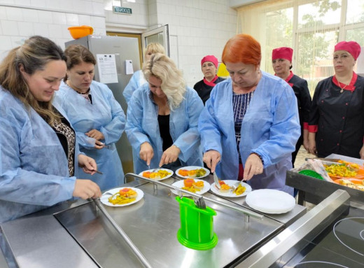 У Славутичі відбулася практична сесія для кухарів закладів освіти фото У Славутичі відбулася практична сесія для кухарів закладів освіти фото