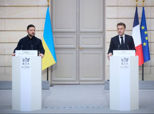 Зеленський у Парижі застеріг від послаблення санкцій проти російської нафти фото