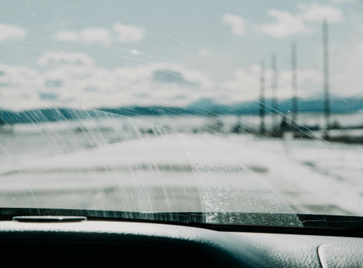 Лід на лобовому склі зникне швидше, ексінженер NASA назвав простий спосіб фото