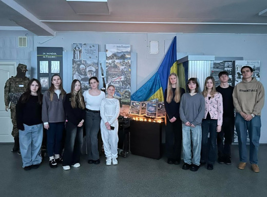 У Славутичі до Дня Героїв Небесної Сотні провели рольову зустріч для учнівських лідерів фото