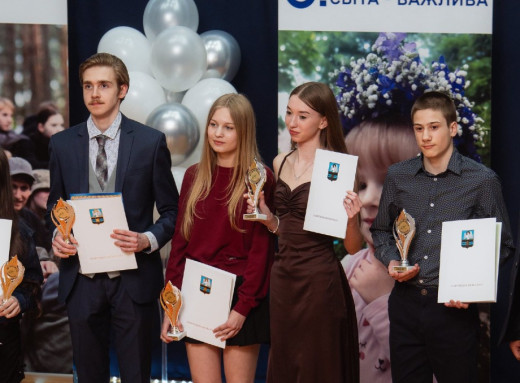 У Славутичі до Дня міста нагородили обдаровану спортивну молодь фото