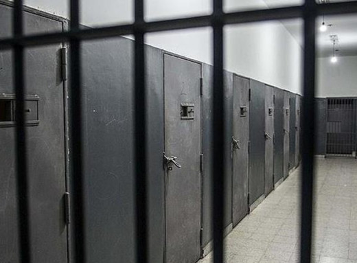 Окупанти готують колишніх в’язнів до війни проти України фото