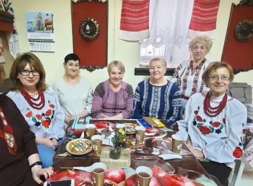 Колоритні зустрічі та поглиблення знань: Українські традиції в аутентичному кафе фото