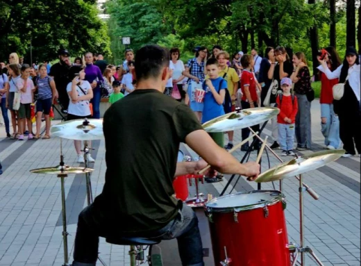  Концерт барабанщика-самоучки Дмитра Проніна у Славутичі: вечір пам'яті та вдячності фото