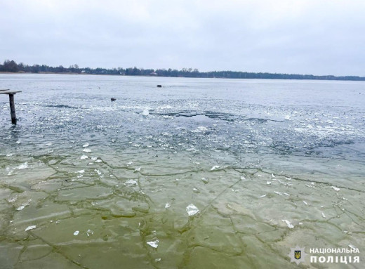 На Рівненщині трактор провалився під лід: водій загинув фото