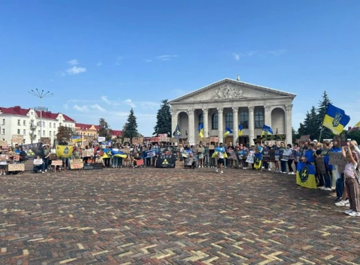 Славутич чекає на героїв: рідні нацгвардійців з ЧАЕС понад 2,5 роки вірять у їх повернення фото