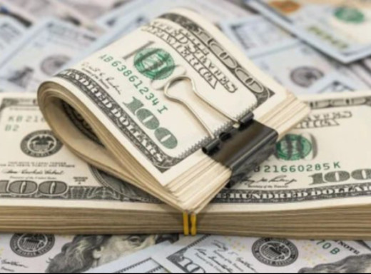 Долар оновив історичний максимум 42,42 грн: що сталося з євро 6 січня фото