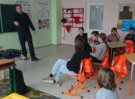 Урок пожежної безпеки для учнів Славутицької гімназії фото