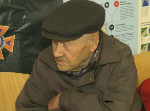Йшов пішки усю ніч, щоб не отримувати паспорт рф: Як 88-річний дідусь покинув окуповану територію фото