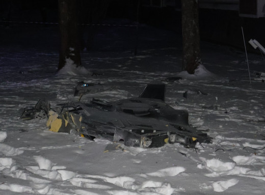 Російський дрон влучив у житловий будинок у Славутичі: мешканців евакуювали фото