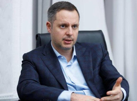 НАБУ підозрює ексзаступника керівника ОП Шурму у розкраданні 141,3 млн грн за «зеленим» тарифом фото