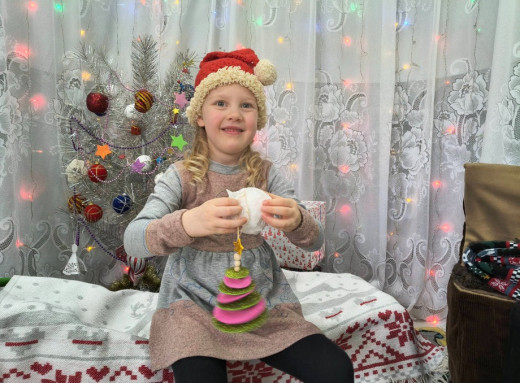 У бібліотеці Славутича діти створювали власні ялинкові прикраси фото