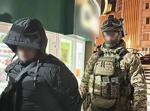 У Чернігові наркодилера засудили на 9 років із конфіскацією майна фото У Чернігові наркодилера засудили на 9 років із конфіскацією майна фото