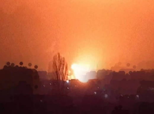 Військові склади російської армії вибухають і палають під Маріуполем (ВІДЕО) фото