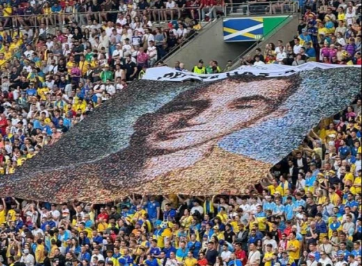 Вболівальники розгорнули банер із фото Назарія Гринцевича на матчі Україна – Бельгія фото