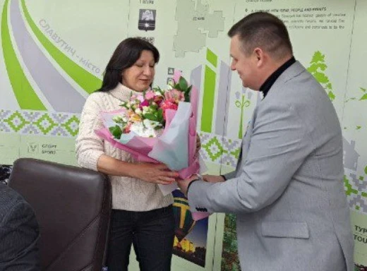 Мати з величезним серцем: Славутичанку відзначили почесним званням «Мати-героїня» фото
