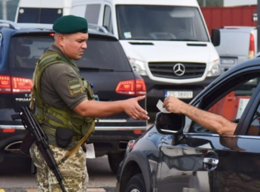 Верховний Суд скасував відмову нижчих інстанцій у справі чоловіка, якого двічі не випустили за кордон фото