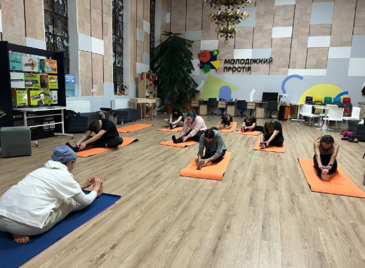 Безкоштовна йога у Славутичі: де проходять заняття і що взяти з собою фото