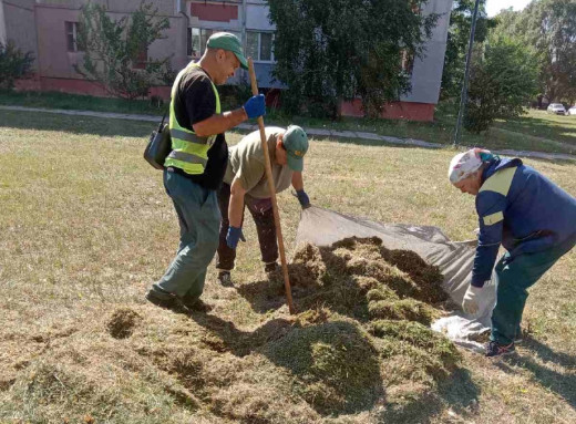 Як славутицькі комунальники доглядають місто фото