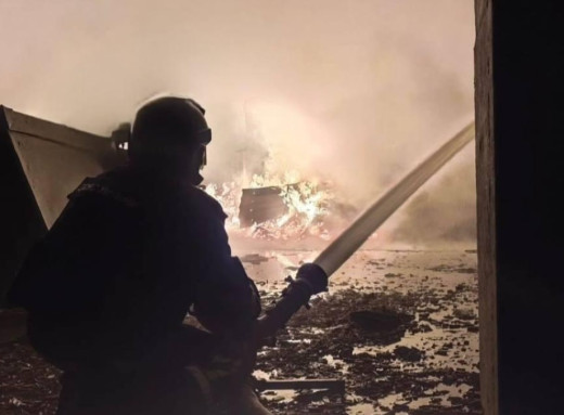 На Чернігівщині росіяни вдарили по енергооб’єкту та підприємству фото