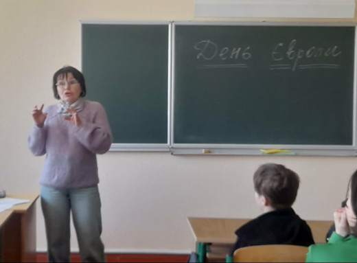 У Славутицькому ліцеї провели бібліотечну вікторину до Дня Європи фото