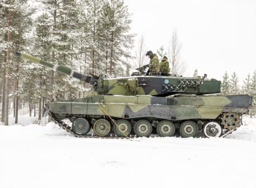 Фінляндія та Велика Британія проводять масштабні навчання біля кордону з росією фото