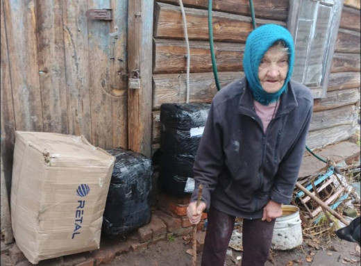 Бабуся з Яриловичів отримала перші посилки з кормом для врятованих собак фото