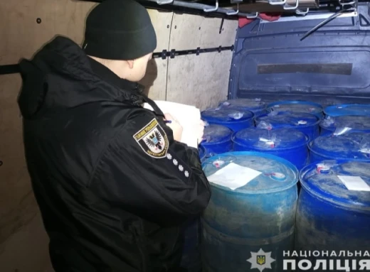 Поліція Чернігівщини вилучила 2400 літрів спирту невідомого походження фото
