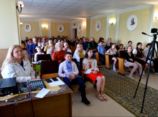 Мелодії серця: у Славутичі відбувся звітний концерт юних інструменталістів фото