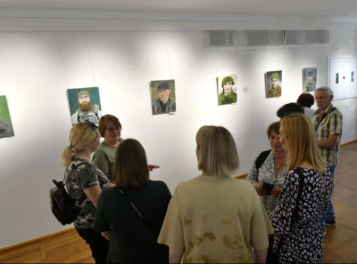 В Славутичі відкрилась виставка «Не пробачимо», яка присвячена нашим Героям фото