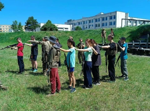  У Славутичі проводять вишколи з тактичної медицини та безпечного поводження зі зброєю фото