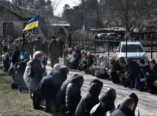 У Славутичі попрощалися із загиблим воїном Андрієм Ярмаком фото