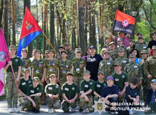 У Славутичі поліцейські провели майстер-клас для учасників гри "Джура" фото
