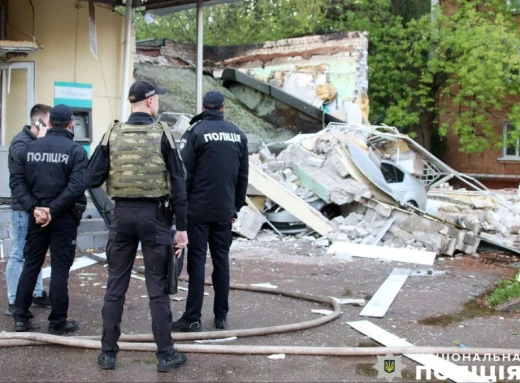Вибухнув банк: У Чернігові поліція розслідує обставини вибуху фото