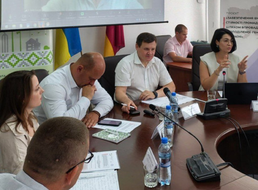 У Славутичі обговорили енергетичну стійкість громад: круглий стіл зібрав представників п’яти міст фото У Славутичі обговорили енергетичну стійкість громад: круглий стіл зібрав представників п’яти міст фото