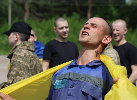 Між Україною та росією відбувся перший етап обміну військовополоненими віком до 25 років фото Між Україною та росією відбувся перший етап обміну військовополоненими віком до 25 років фото