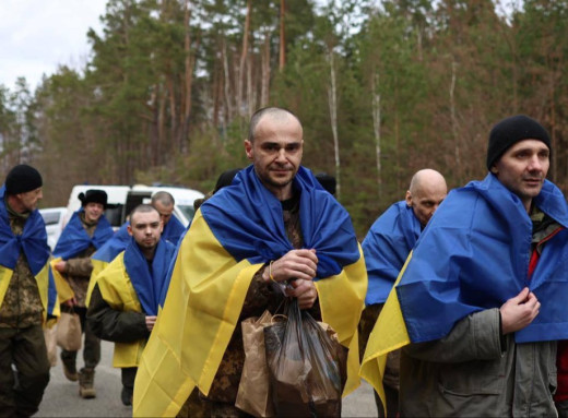 Відбувся масштабний обмін полоненими: Україна повернула 175 захисників фото